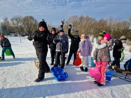 Zabawy na śniegu klasy 2a i 4a
