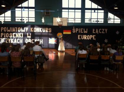 Gimnazjum nr.2 konkurs powiatowy 'Śpiew łączy Europę'
