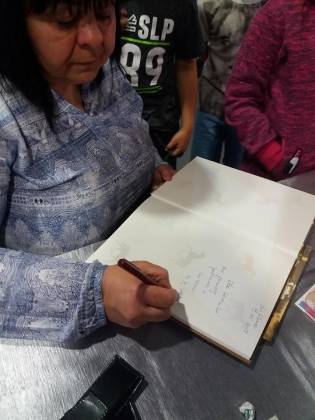 1B na spotkaniu z pisarką