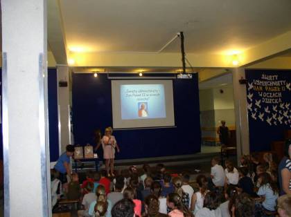 'Święty- uśmiechnięty- Jan Paweł II w oczach dziecka'