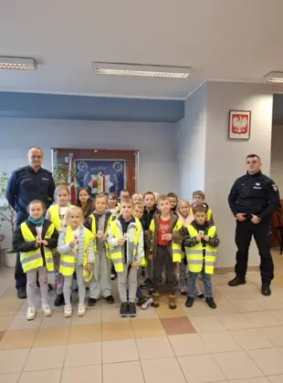 Pierwszoklasiści z wizytą w Komendzie Powiatowej Policji